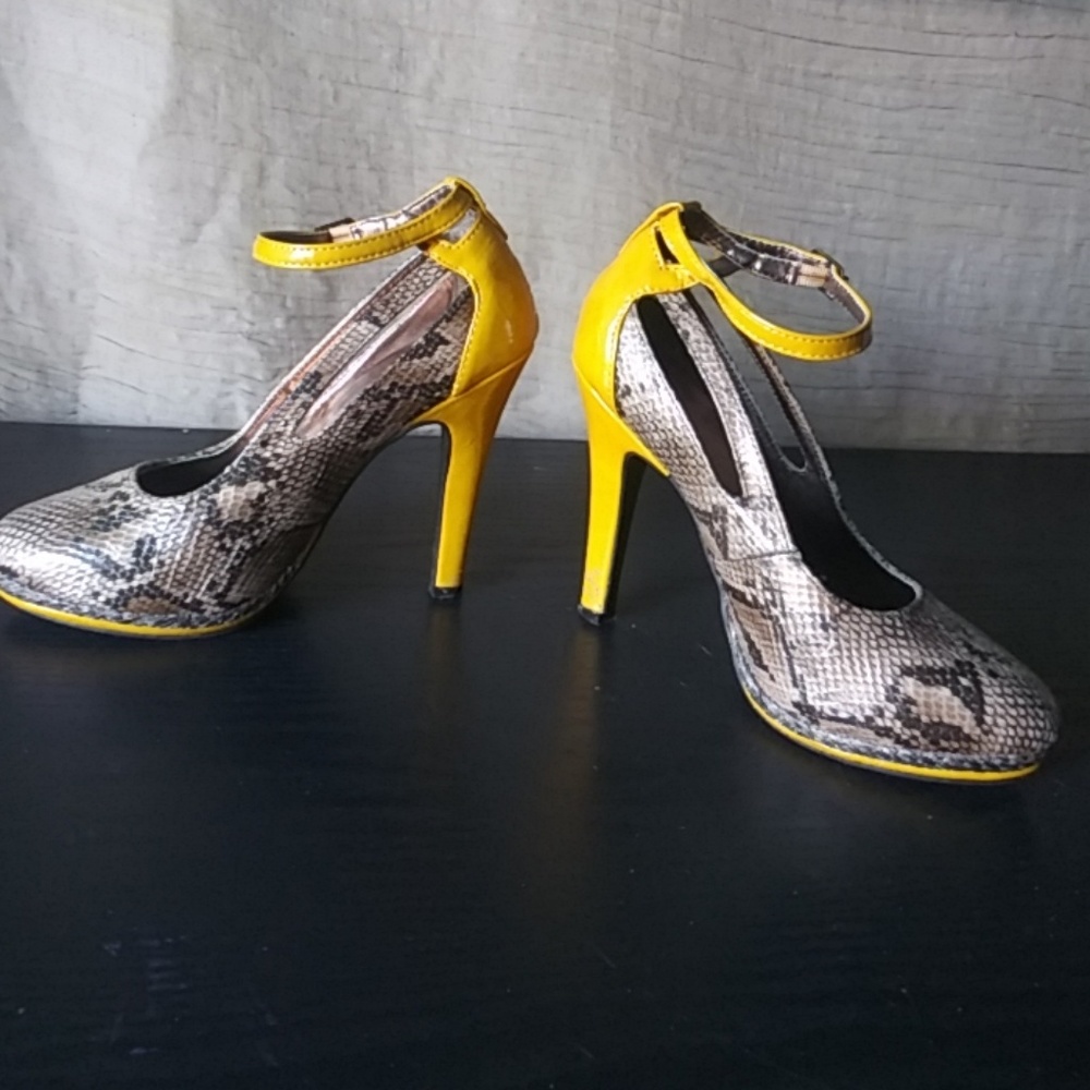 Shoes - Picture 2 of 4